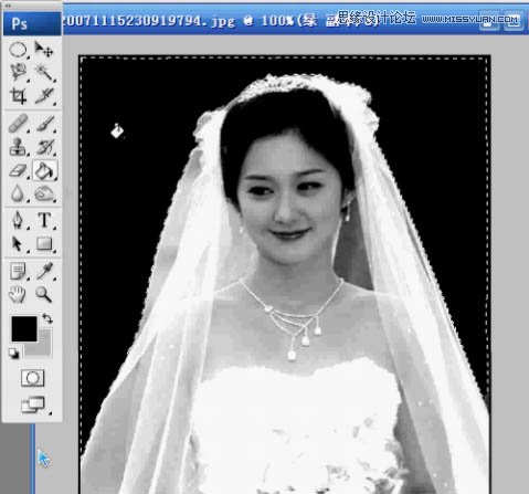 Photoshop使用通道抠出透明婚纱的新娘